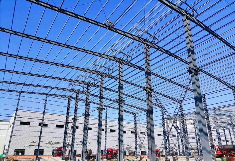 Gantry type steel frame workshop