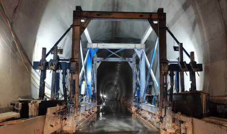 Cable Duct and Drainage Channel Installation Trolley