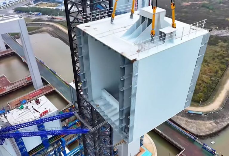 Steel truss girder for cable tower