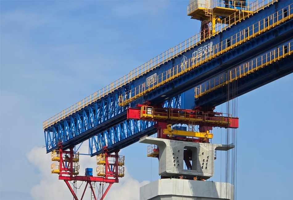 Bridge girder for segment assembly