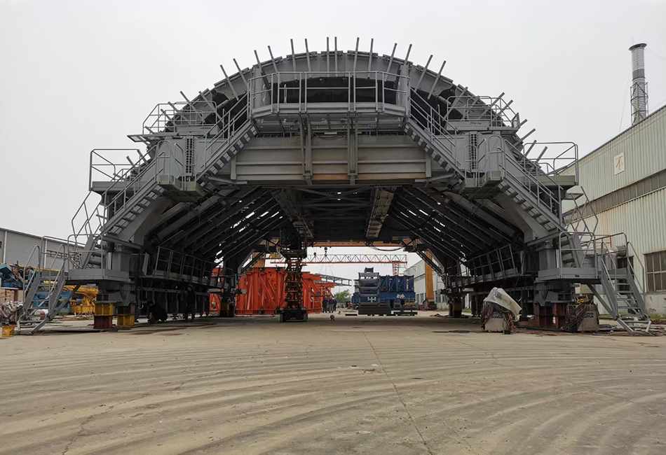 Tunnel lining trolley